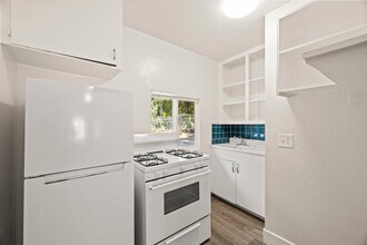 Building Photo - 946 Cherry St