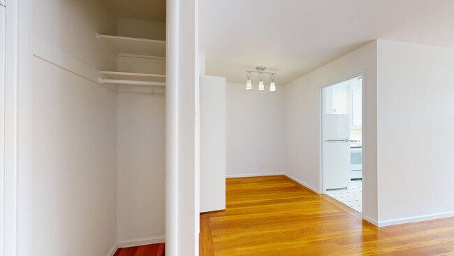 Building Photo - 702 Church St