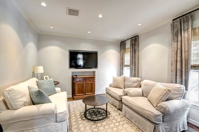 Building Photo - 3440 Locke Ln