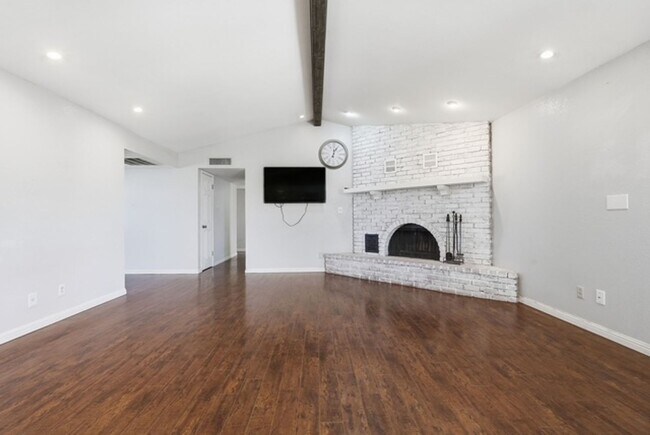 Building Photo - Mesa 4 Bed Single-Level Home • 2,044 Sq Ft • Oversized Yard • Stapley & McKellips