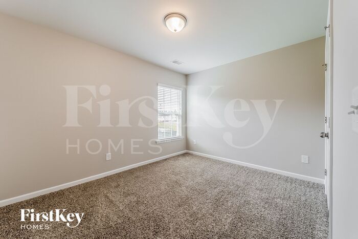 Building Photo - 786 Redbud Ln