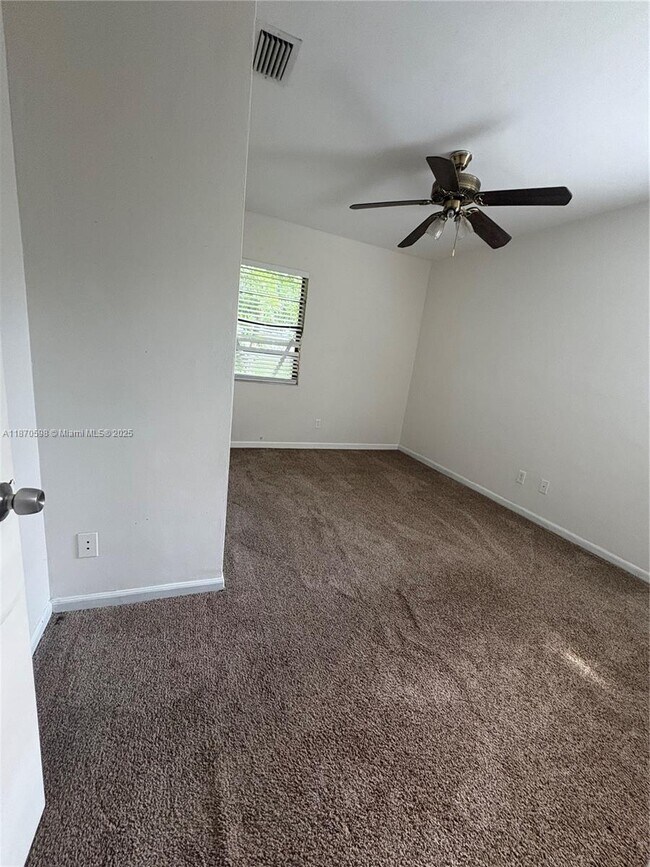 Building Photo - 850 NW 168th Terrace
