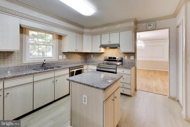 Building Photo - 14672 Brougham Way