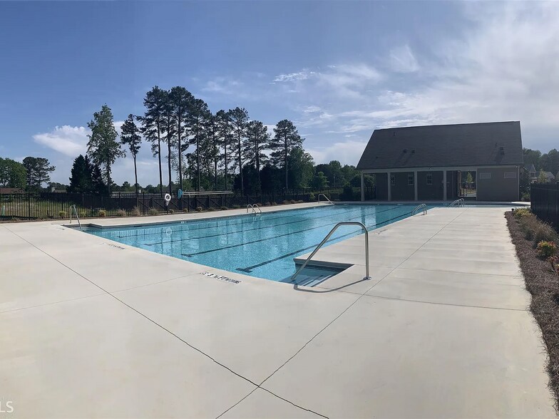 Building Photo - 2345 Trelipe Dr