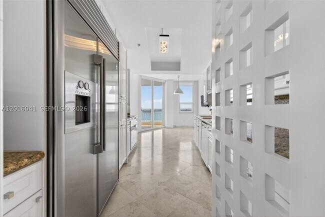 Building Photo - 808 Brickell Key Dr