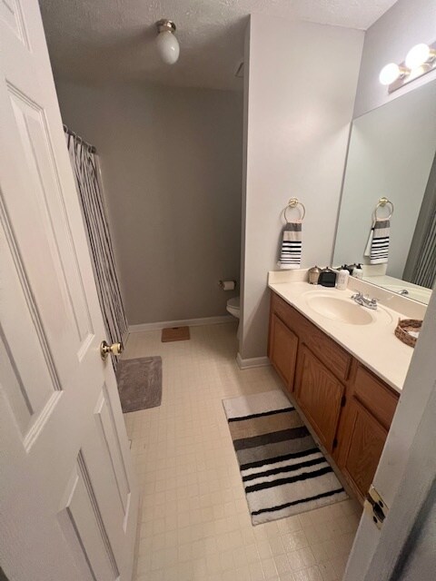 Building Photo - 680 Suwanee Lakes Cir