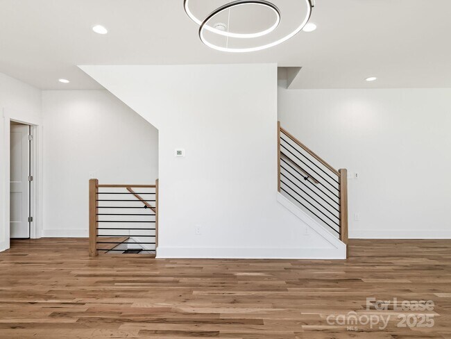 Building Photo - 1310 N Davidson St