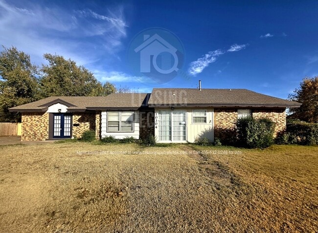 Primary Photo - Spacious Village 3 Bed 2 Bath Home!