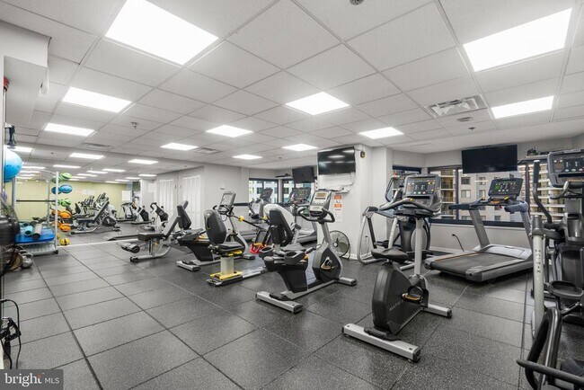 Building Photo - 900 N Stafford St