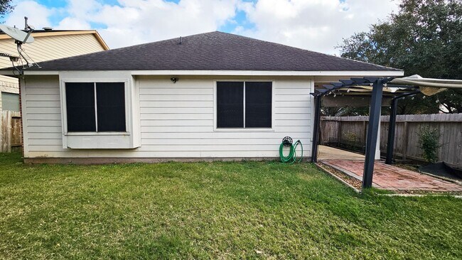 Building Photo - 211 Briar Trace Ln