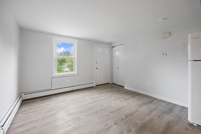 Building Photo - 9 Guiel Pl