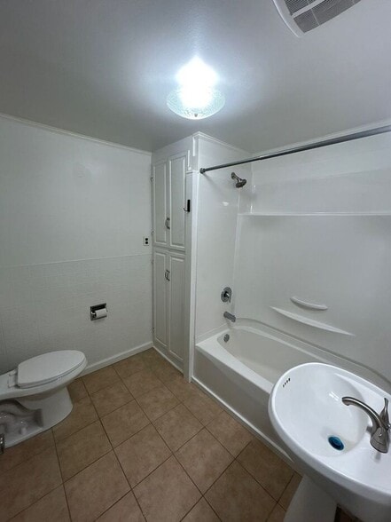 Building Photo - 53 Highland Ave SW