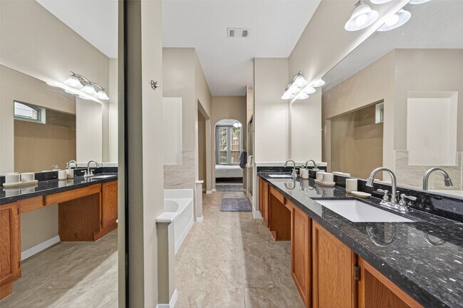 Building Photo - 6635 Queensclub Dr