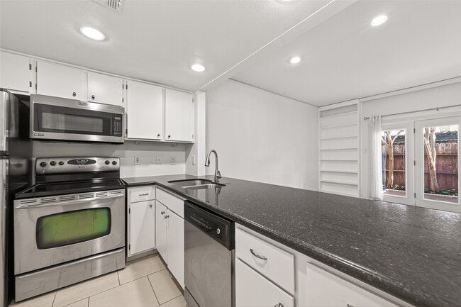 Building Photo - 14707 Barryknoll Ln