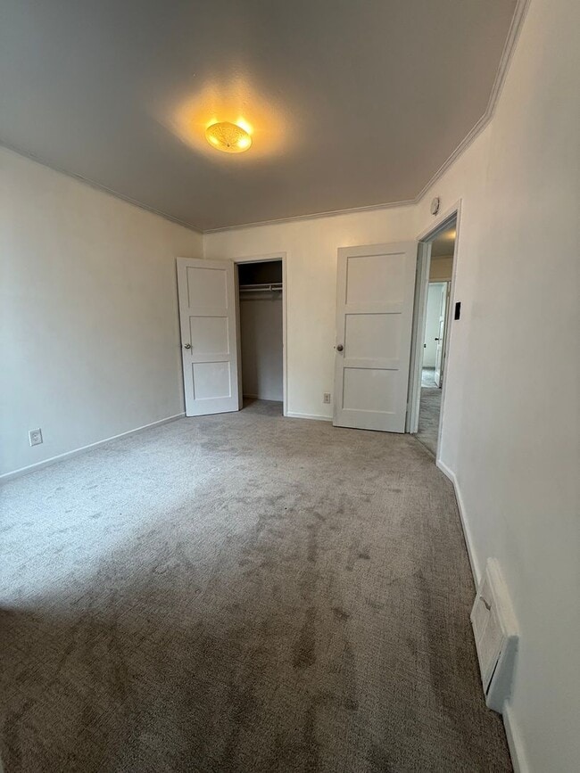 Building Photo - Bright 3BR Flat Near SFSU & BART – Prime I...