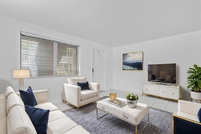 Building Photo - 2130 NE 42nd Ct