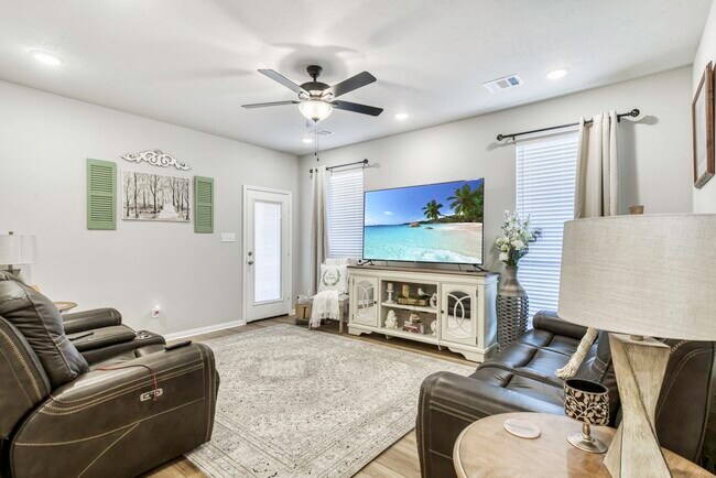 Building Photo - 15225 Still Water Mdw Lp