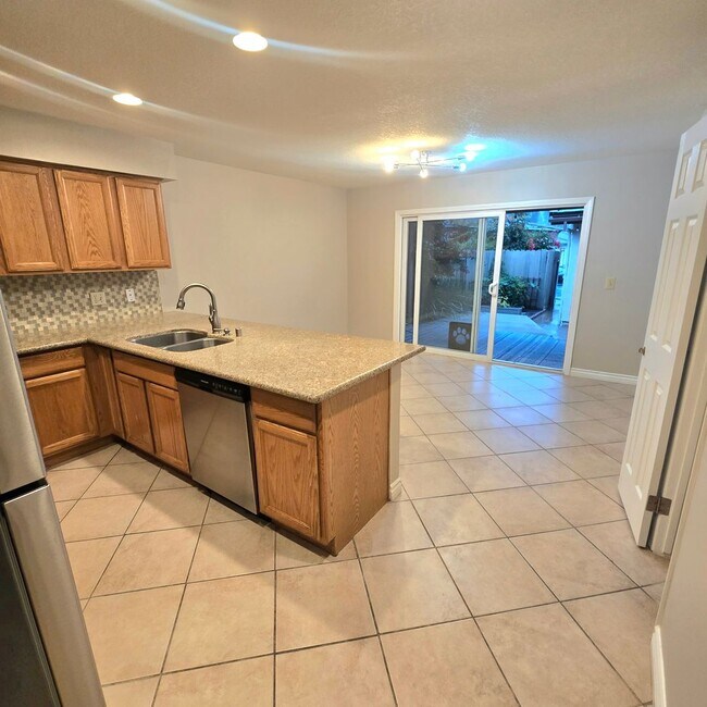 Building Photo - 2 bedroom with GAREAGE in the HEART of Wes...