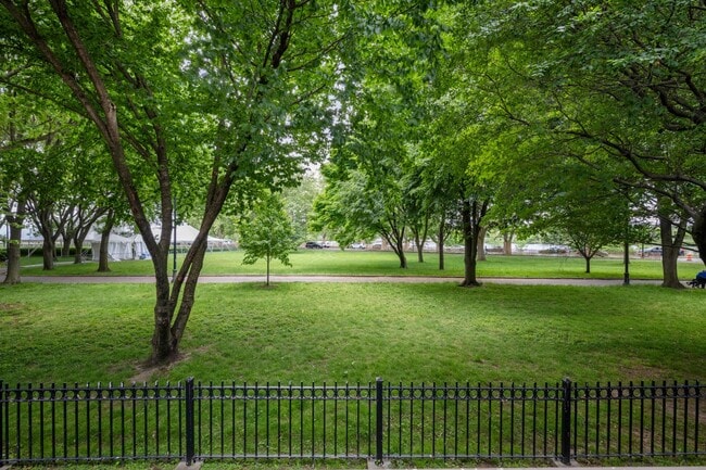 Building Photo - 975 Memorial Dr