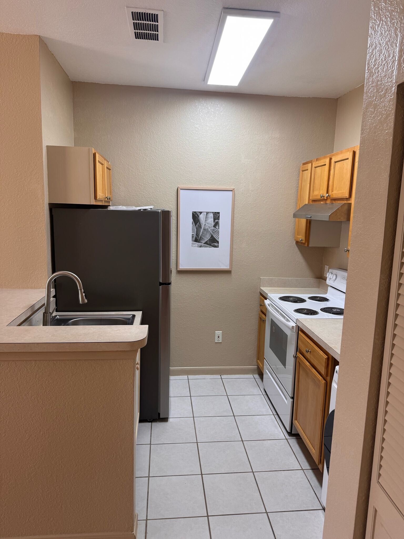 Building Photo - 9085 Lee Vista Blvd