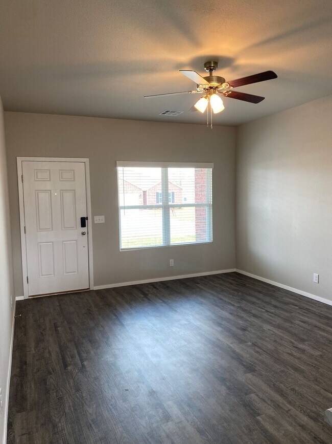 Building Photo - Now Pre-Leasing! Charming 3-Bedroom, 2-Bath Home Coming Soon to Collinsville