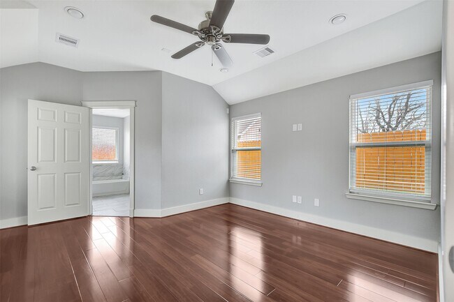 Building Photo - 315 Tilden Dr