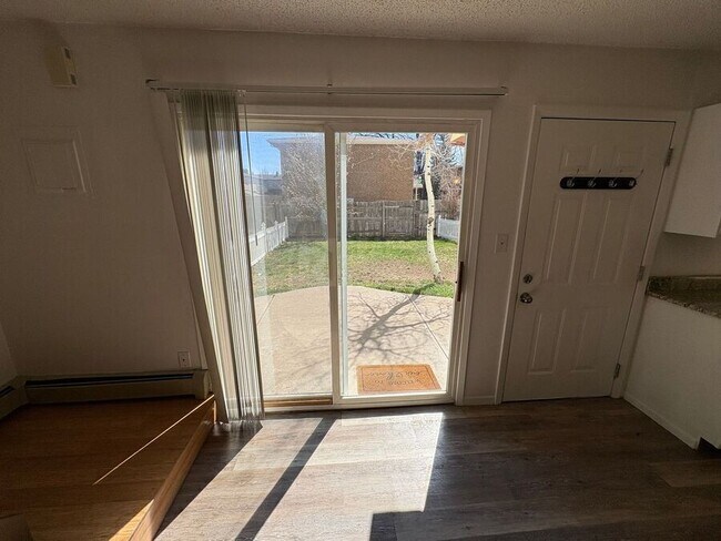 Building Photo - 1706 E 17th St