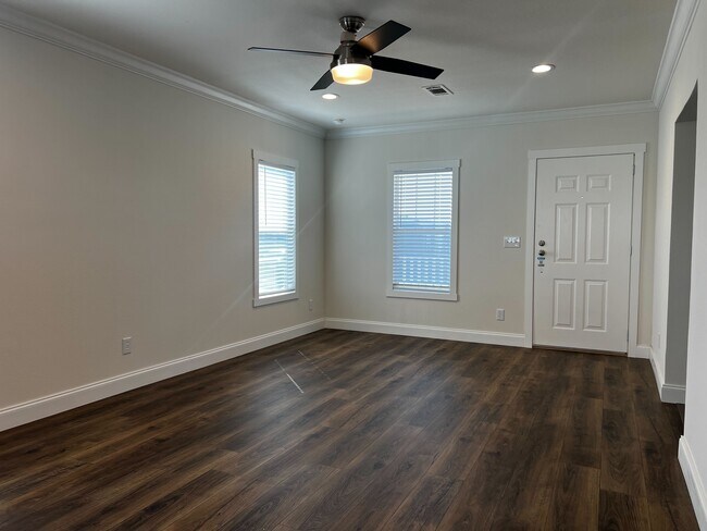 Building Photo - 100 Biloxi Ct