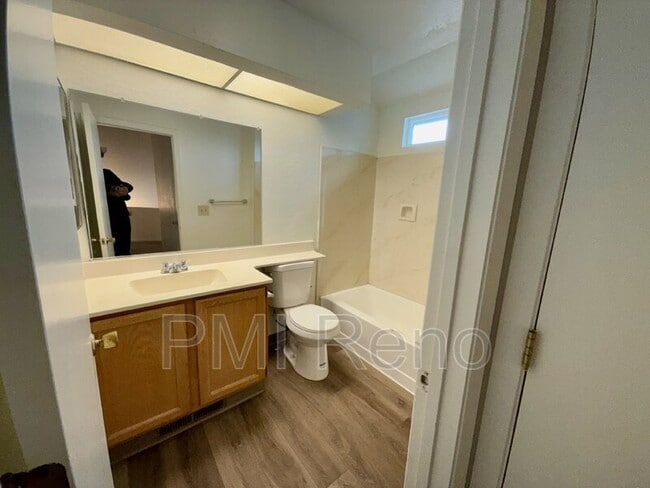 Building Photo - 2402 Skyview Dr