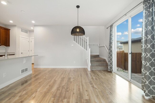 Building Photo - Outstanding Townhome W/ Large 3 Bed- 2.5 Bath and 2-Car Garage!