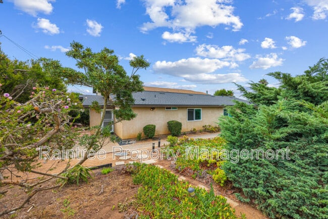 Building Photo - 1388 Hygeia Ave