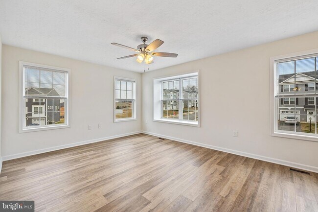 Building Photo - 2608 Maplewood Cir