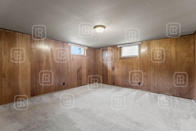 Building Photo - 808 E Mission Ave