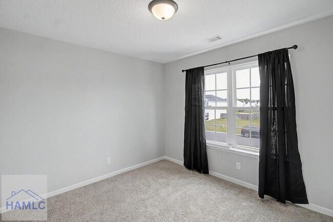 Building Photo - 18 Sunflower Cir NE