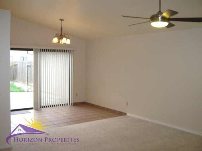 Building Photo - Open 2 Bed 2 Bath Natomas Duplex Unit