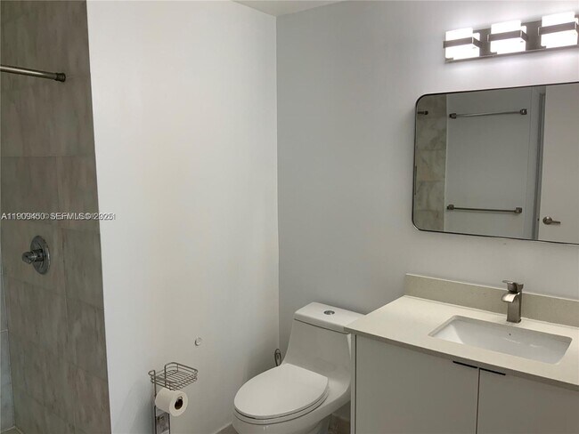 Building Photo - 1401 SW 22nd St