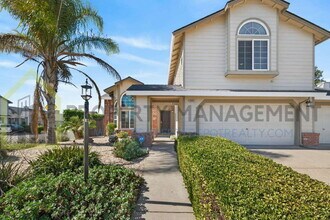 Building Photo - Spacious 3-Bedroom, 3-Bath Home Available