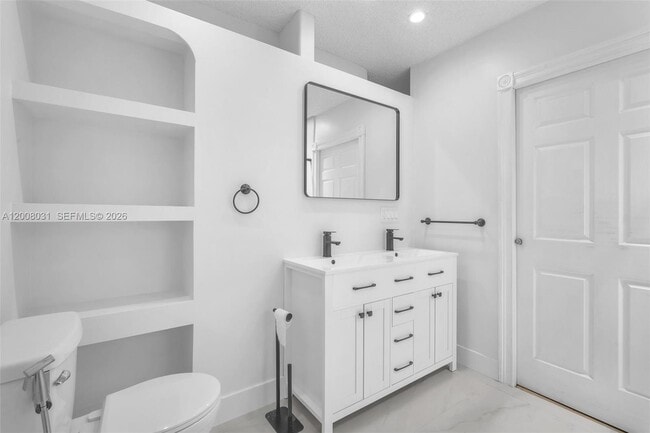 Building Photo - 3441 N Hills Dr