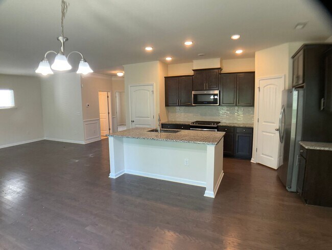 Building Photo - 4 Bed, 3 Bath in Desirable Apex