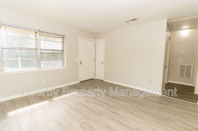 Building Photo - 6413 Basswood Ln