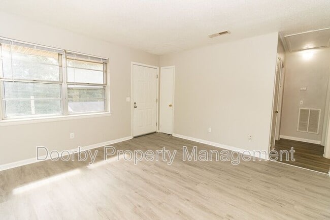 Building Photo - 6413 Basswood Ln