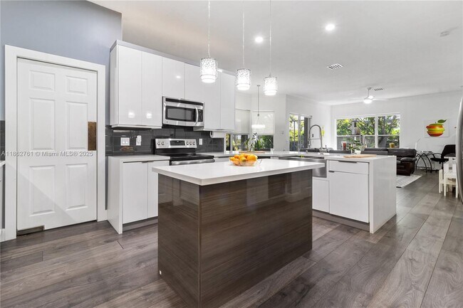Building Photo - 1046 SW 159th Way