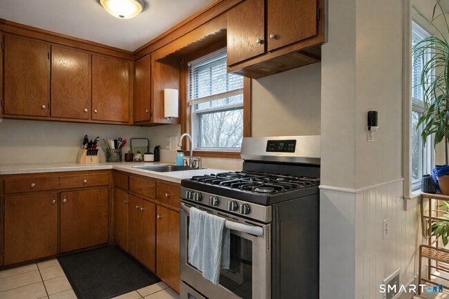 Building Photo - 15 E Main St