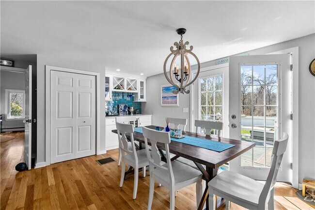 Building Photo - 391 Valley Rd