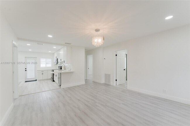 Building Photo - 481 NE 51st St