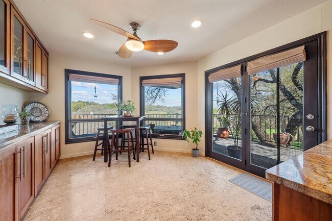 Building Photo - 604 Rolling Green Dr