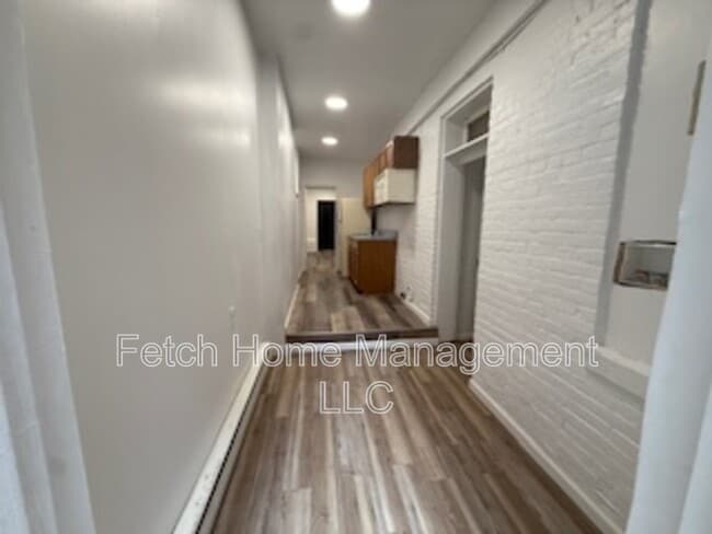 Building Photo - 347 S George St