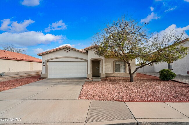 Primary Photo - 7409 N Solano Dr
