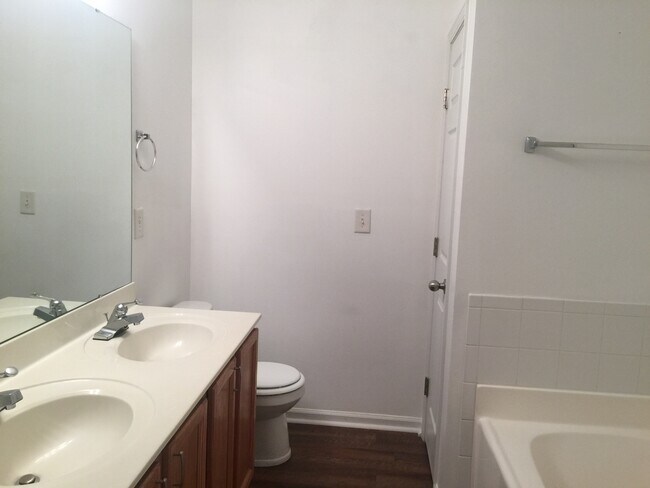 Building Photo - 321 Gilman Ln