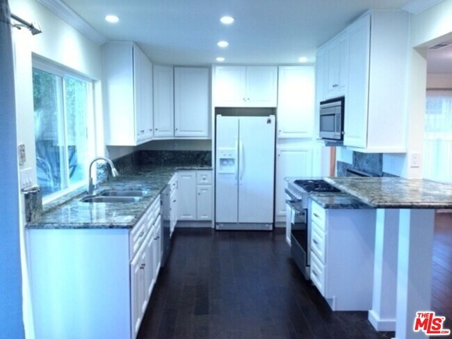 Building Photo - 17230 Avenida de la Herradura